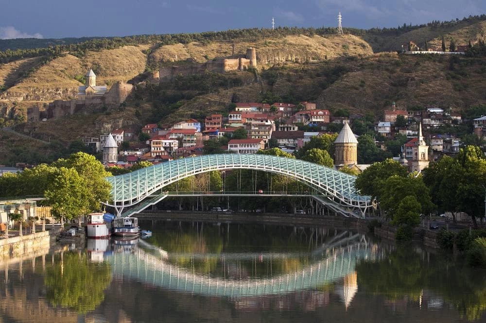 რიყის პარკი და მშვიდობის ხიდი